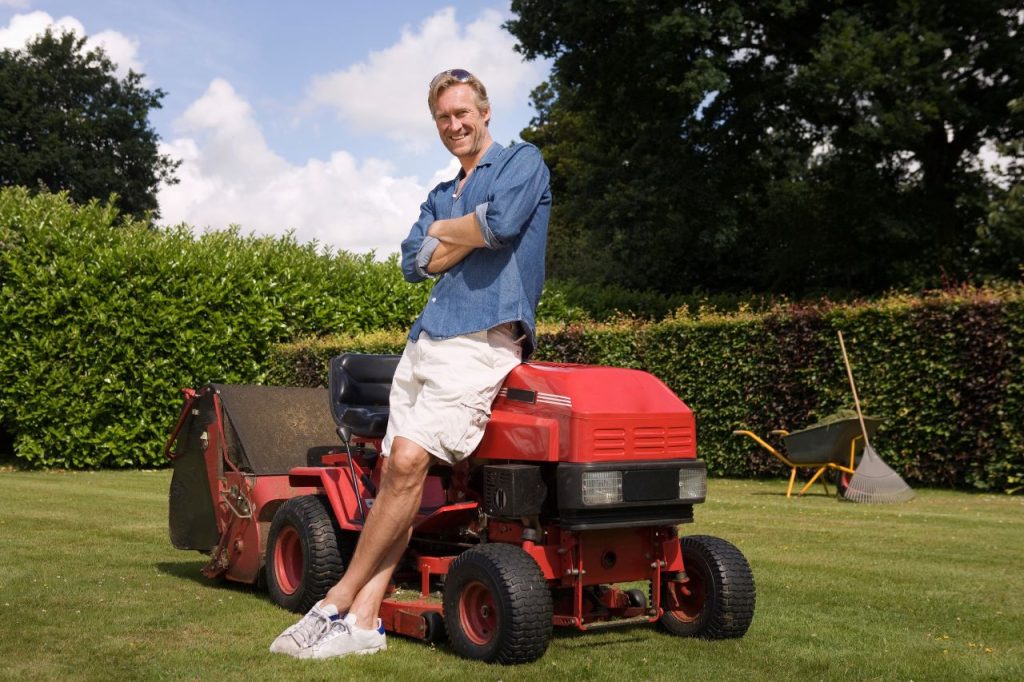 fűgyűjtős fűnyíró traktor